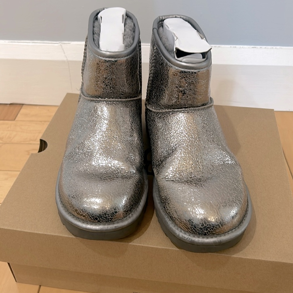 UGG - Metalic Boot - Sz 7 - EU 38